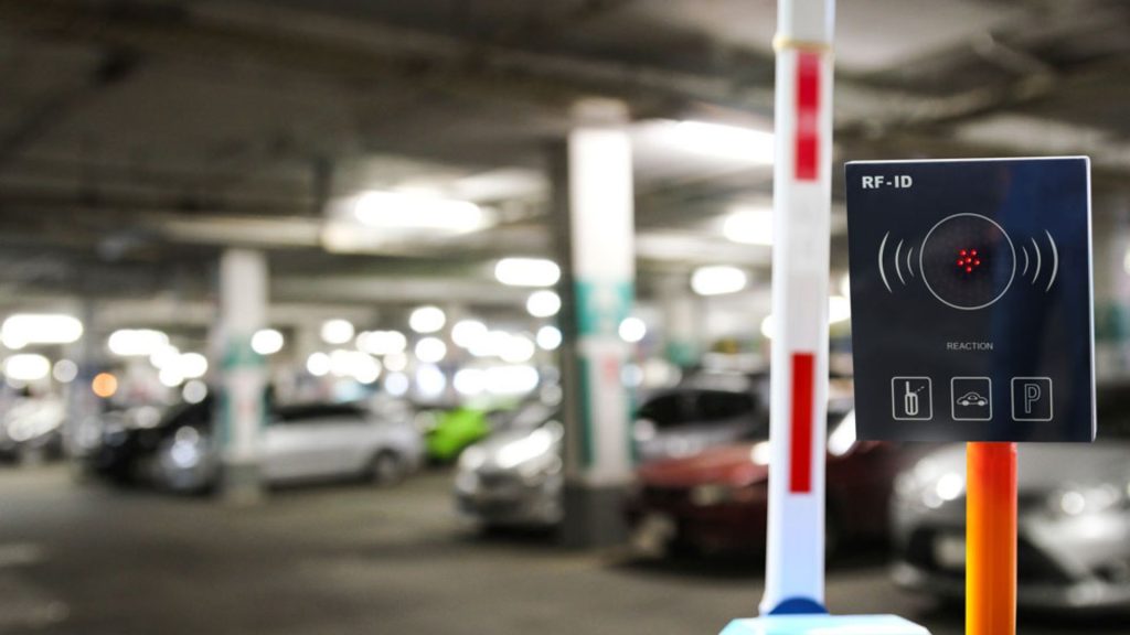 Automatically pay your parking fee with RFID